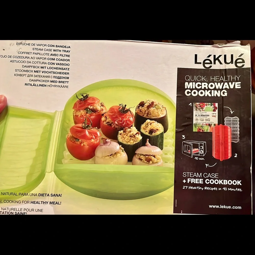 New in box Lekue microwave cook platinum silicone steam case & cookbook BPA FREE
